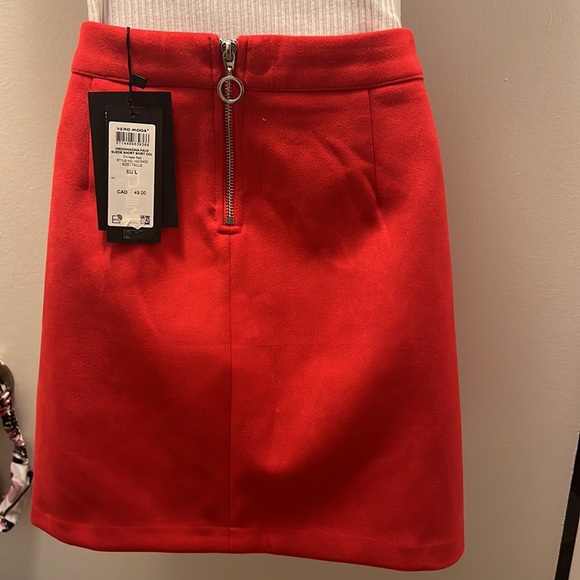 Very Moda Faux suede skirt in a beautiful shade of red. - Picture 3 of 7